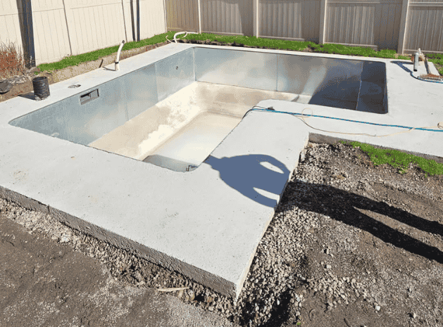 custom backyard pool construction